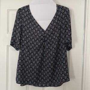 LOFT gathered v-neck blouse in navy/blue/white print